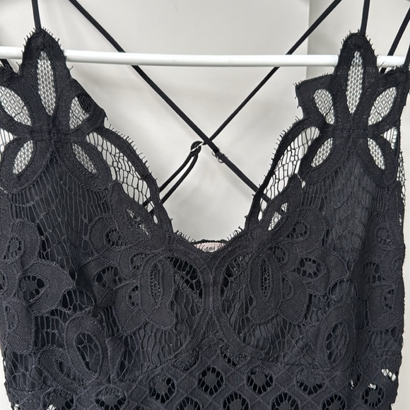 Women's Black Flower Tank Top - Picture 3 of 5